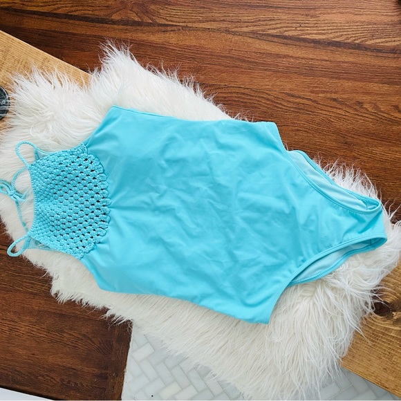 Beautiful Teal One Piece - Picture 5 of 5